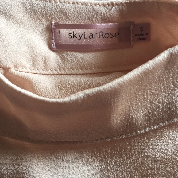Vici Collection | SkyLar Rose Ruffle Blouse (NWOT) - Picture 4 of 6